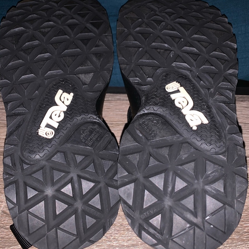 Vintage Men’s Black Teva Sandals with toe loop - Picture 9 of 11